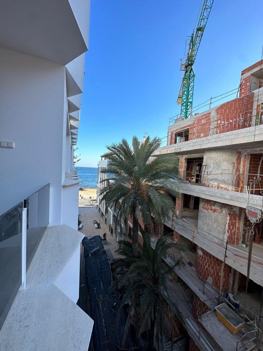 2 slaapkamer Appartement te koop in Torrevieja met zwembad - € 448.000 (Ref: 9645348)