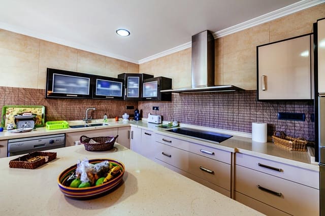 4 chambre Villa/Maison à vendre à Nou Alacant, Alicante ville avec piscine - 1 050 000 € (Ref: 9645349)