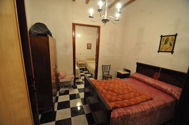 Casa de 7 habitaciones en Pinoso en venta - 259.995 € (Ref: 9645372)