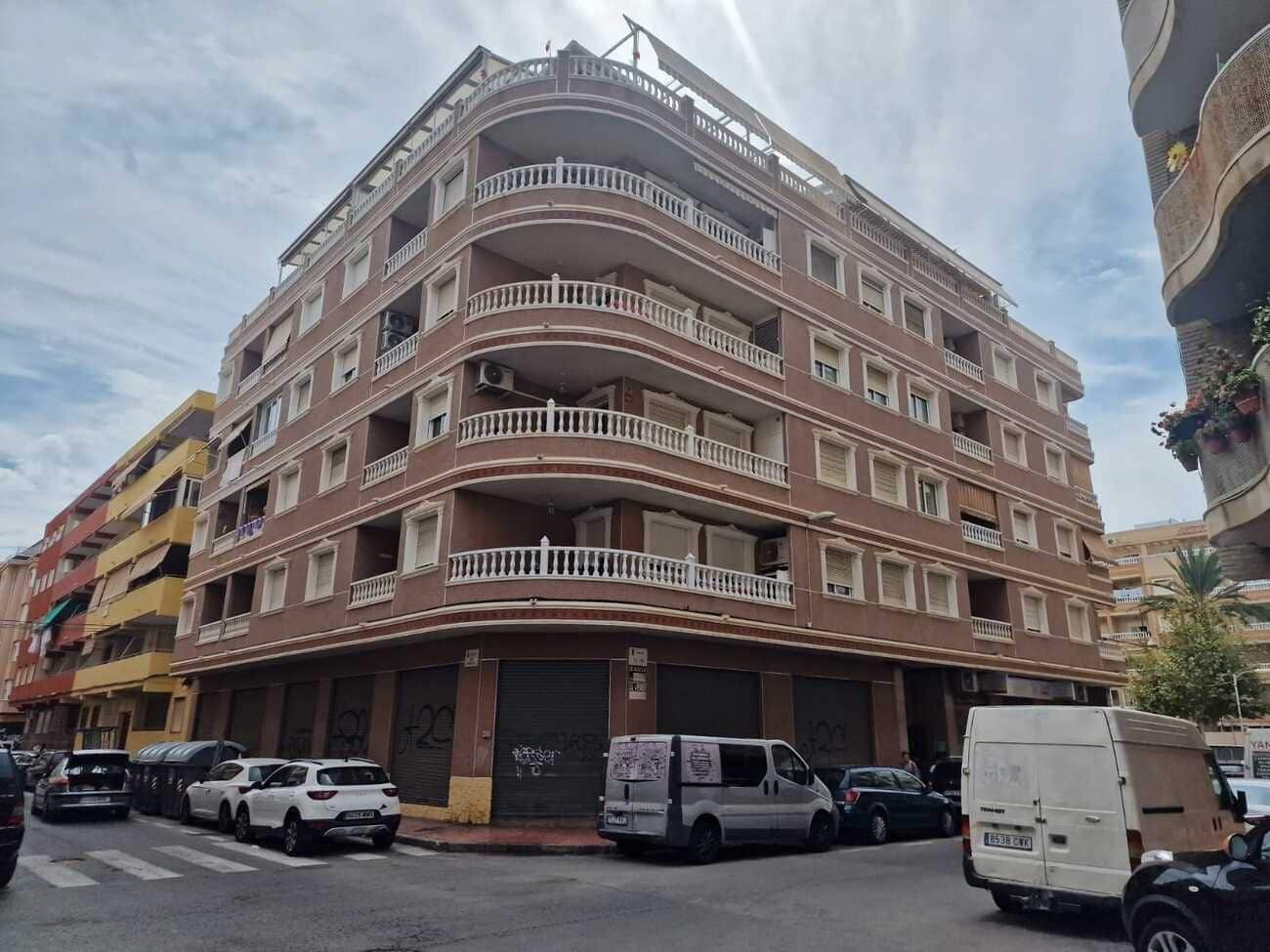 2 slaapkamer Appartement te koop in Torrevieja - € 195.000 (Ref: 9645376)