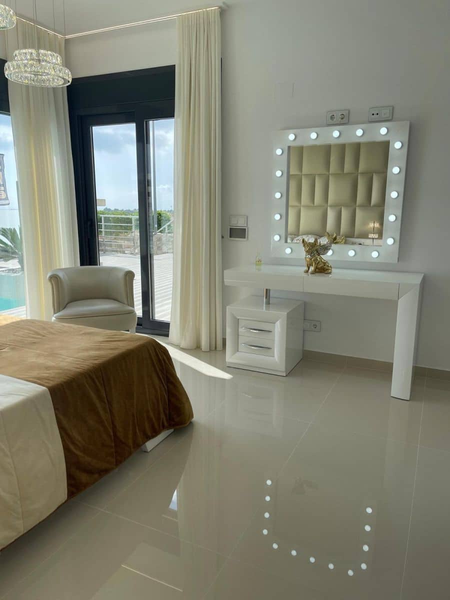 5 soverom Villa til salgs i San Miguel de Salinas med svømmebasseng - € 995 000 (Ref: 9645382)