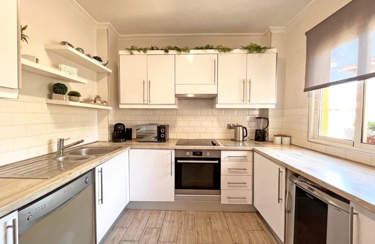 4 bedroom Villa for sale in La Zenia - € 399,000 (Ref: 9645387)