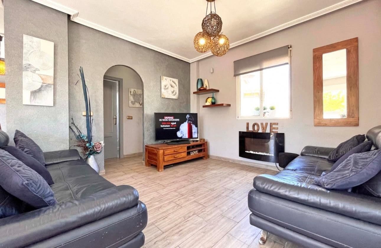 4 bedroom Villa for sale in La Zenia - € 399,000 (Ref: 9645387)