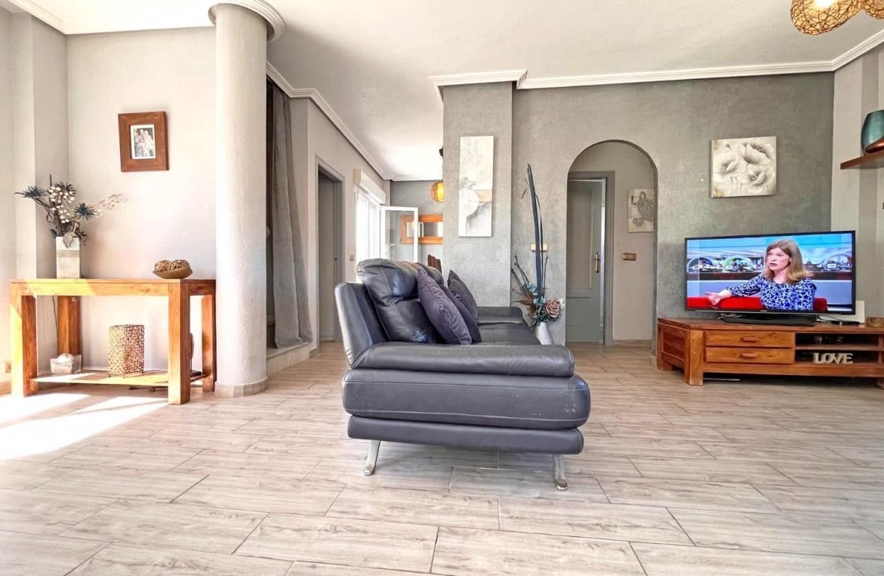 4 bedroom Villa for sale in La Zenia - € 399,000 (Ref: 9645387)