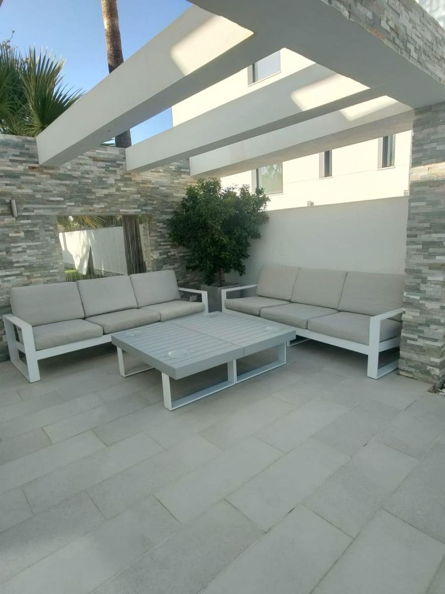 4 soveværelse Villa til salg i La Zenia med swimmingpool - € 1.300.000 (Ref: 9645399)