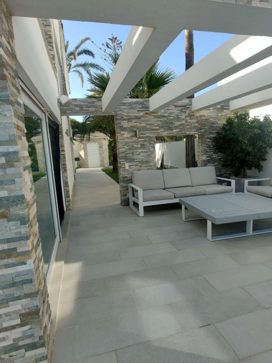 4 soveværelse Villa til salg i La Zenia med swimmingpool - € 1.300.000 (Ref: 9645399)