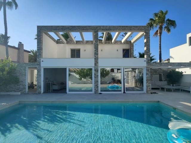 4 soveværelse Villa til salg i La Zenia, Orihuela med swimmingpool - € 1.300.000 (Ref: 9645399)