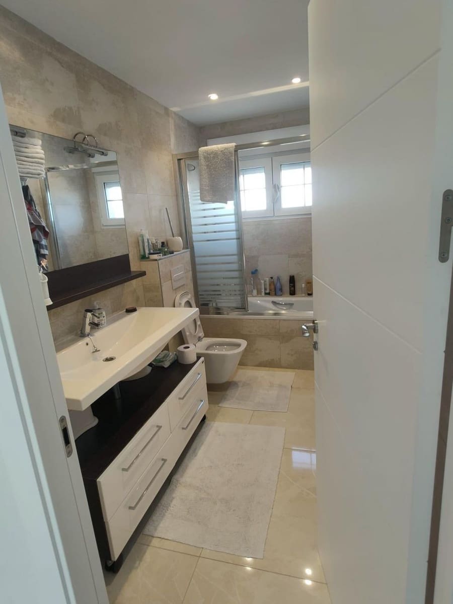 4 soveværelse Villa til salg i La Zenia med swimmingpool - € 1.300.000 (Ref: 9645399)