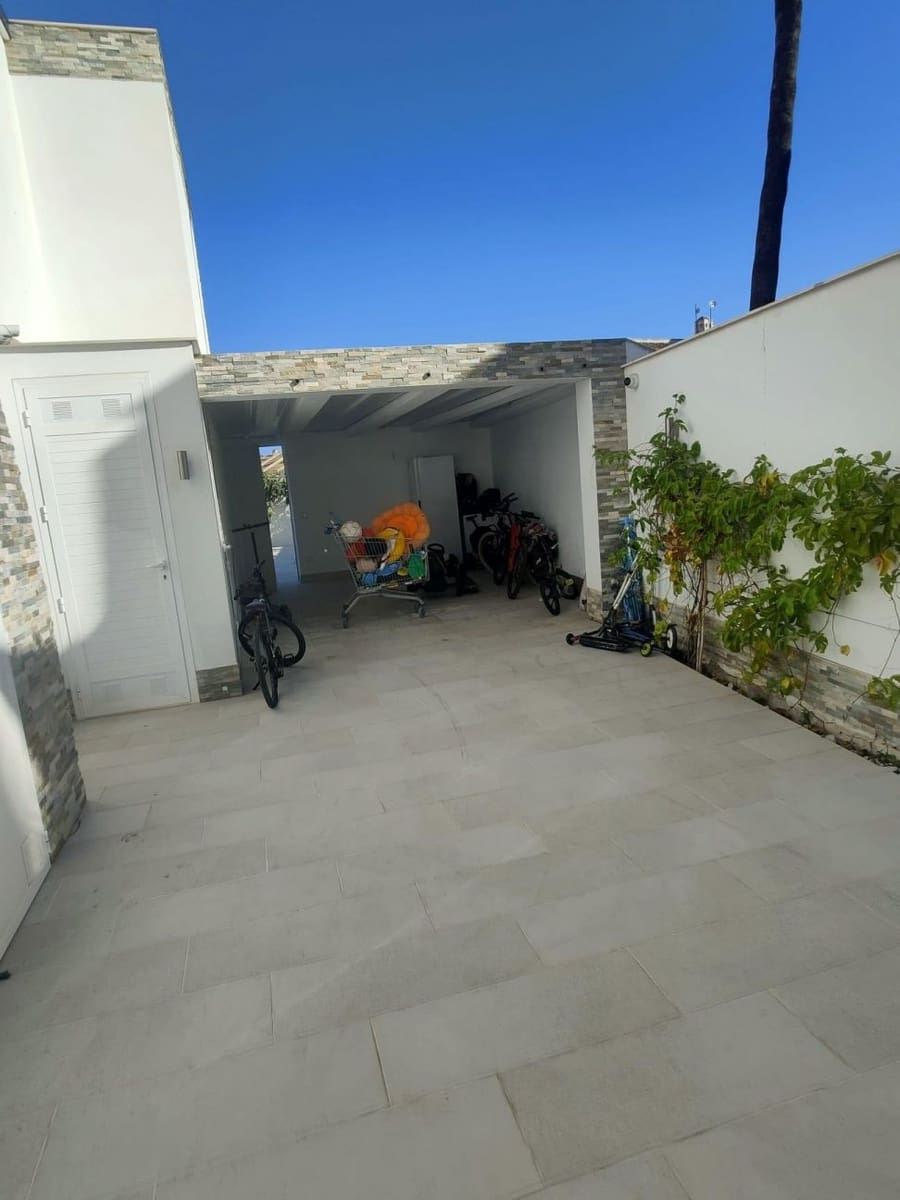 4 soveværelse Villa til salg i La Zenia med swimmingpool - € 1.300.000 (Ref: 9645399)