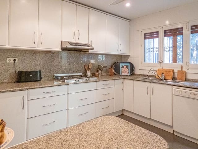 6 soveværelse Villa til salg i Campoamor, Orihuela med swimmingpool - € 945.000 (Ref: 9645400)