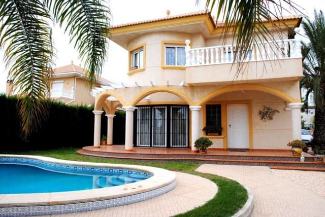 3 slaapkamer Villa te koop in Cabo Roig, Orihuela - € 650.000 (Ref: 9645415)