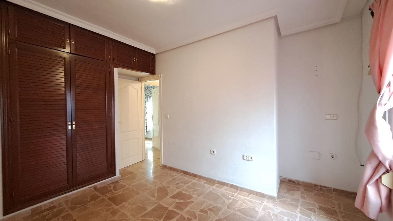 5 bedroom Apartment for sale in Torrevieja - € 315,000 (Ref: 9645416)
