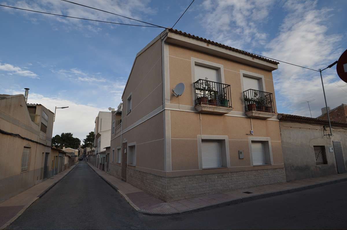 Casa de 4 habitaciones en Pinoso en venta - 206.000 € (Ref: 9645422)