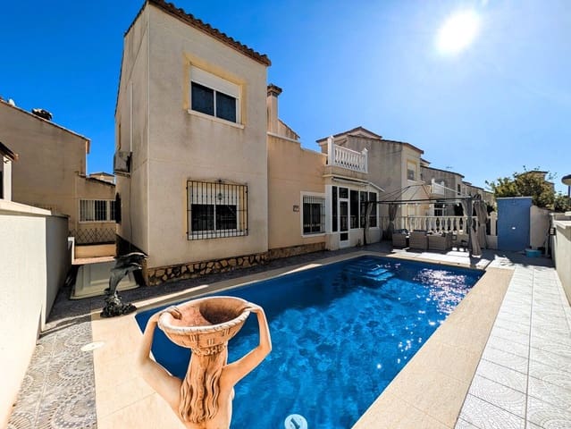 Chalet de 3 habitaciones en San Miguel de Salinas en venta con piscina - 240.000 € (Ref: 9648400)