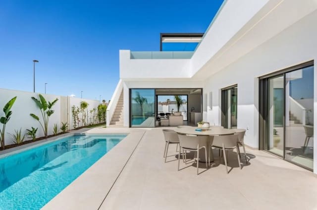 3 soveværelse Villa til salg i Los Alcázares med swimmingpool - € 489.900 (Ref: 9648435)