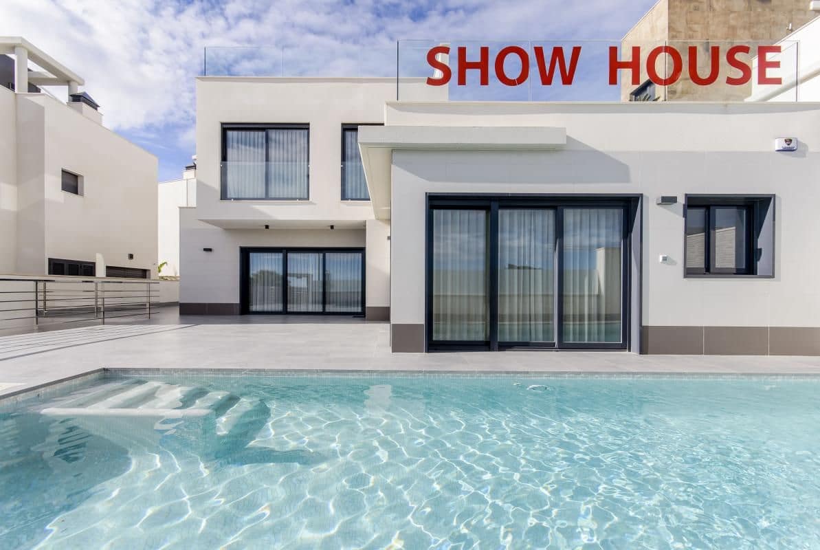 3 soverom Villa til salgs i San Miguel de Salinas med svømmebasseng - € 1 250 000 (Ref: 9648476)