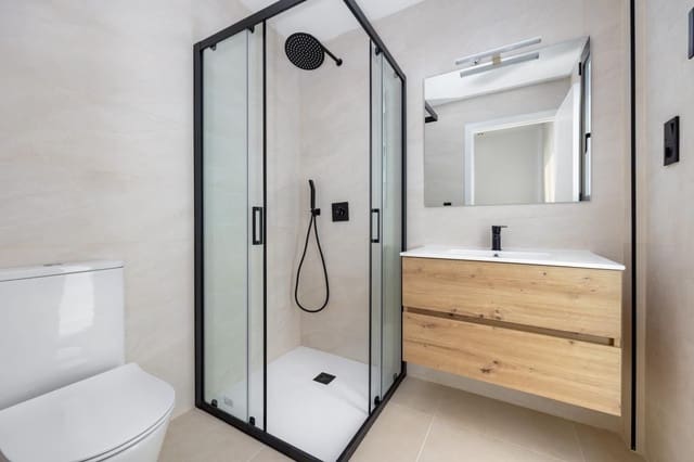 4 slaapkamer Villa te koop in Los Alcázares met zwembad garage - € 685.000 (Ref: 9648484)