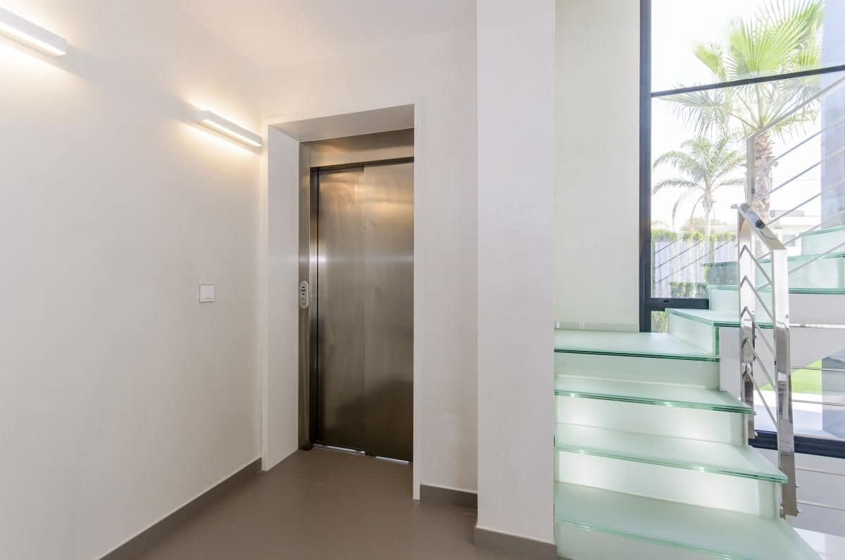 3 quarto Moradia para venda em Campoamor com piscina - 1 195 000 € (Ref: 9648487)