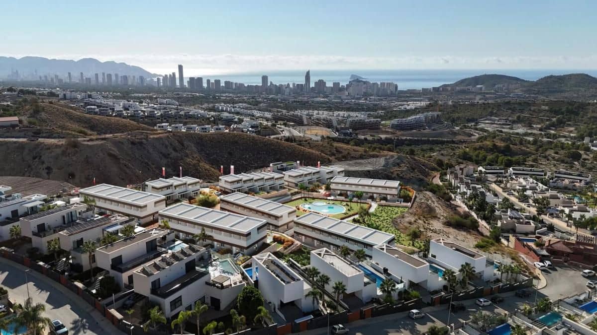 Adosado de 3 habitaciones en Finestrat en venta con piscina - 425.000 € (Ref: 9648508)