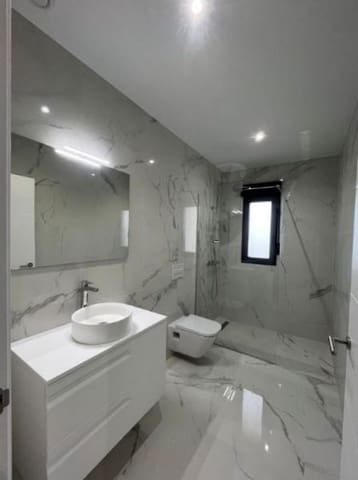 Chalet de 3 habitaciones en Pinoso en venta con piscina - 350.000 € (Ref: 9648551)