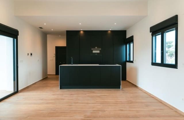 Chalet de 3 habitaciones en Pinoso en venta con piscina - 350.000 € (Ref: 9648551)