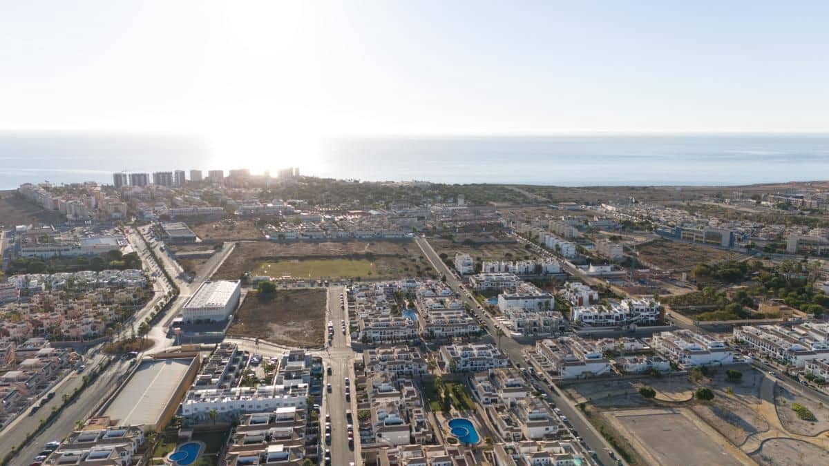 2 sypialnia Bungalow na sprzedaż w Pilar de la Horadada z basenem - 330 000 € (Ref: 9648613)