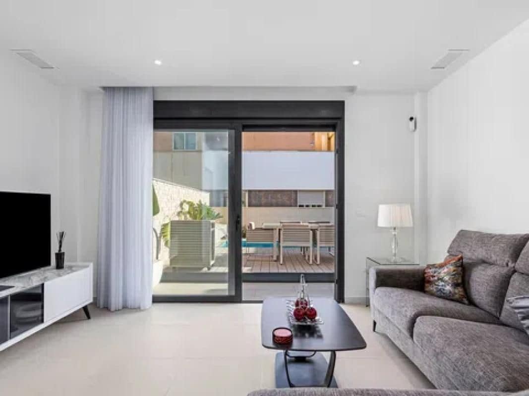 4 slaapkamer Rijtjeshuis te koop in Guardamar del Segura met zwembad - € 507.050 (Ref: 9648640)