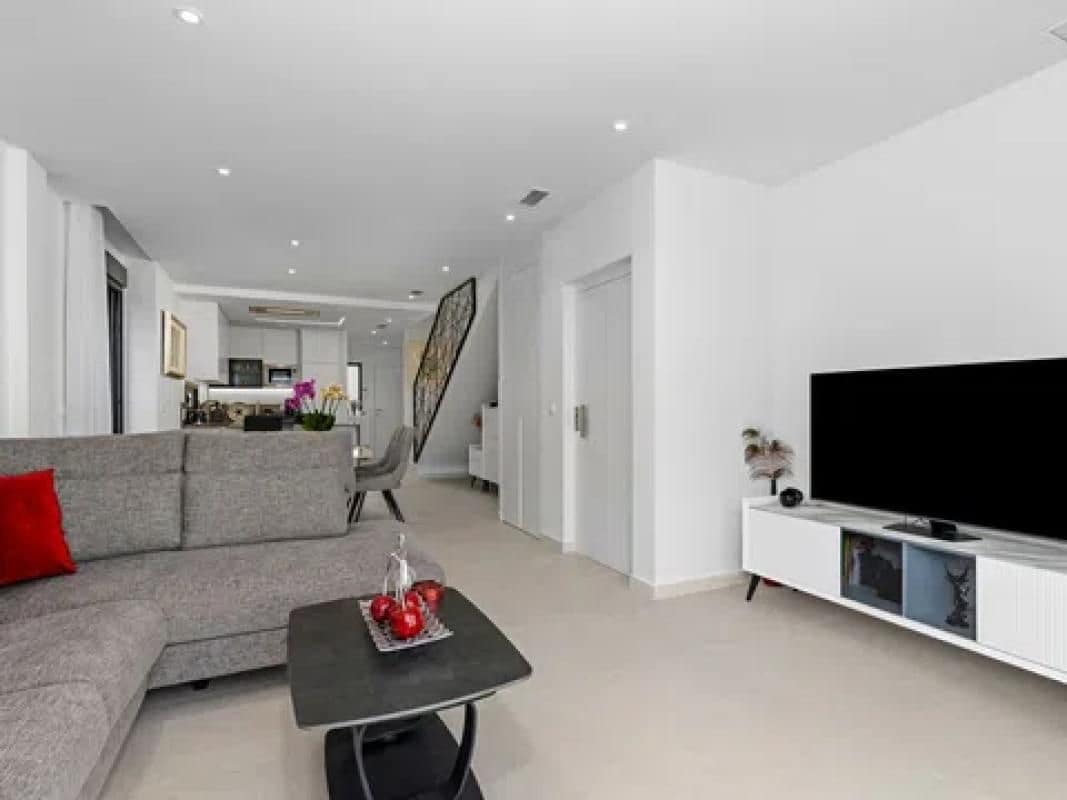 4 slaapkamer Rijtjeshuis te koop in Guardamar del Segura met zwembad - € 507.050 (Ref: 9648640)