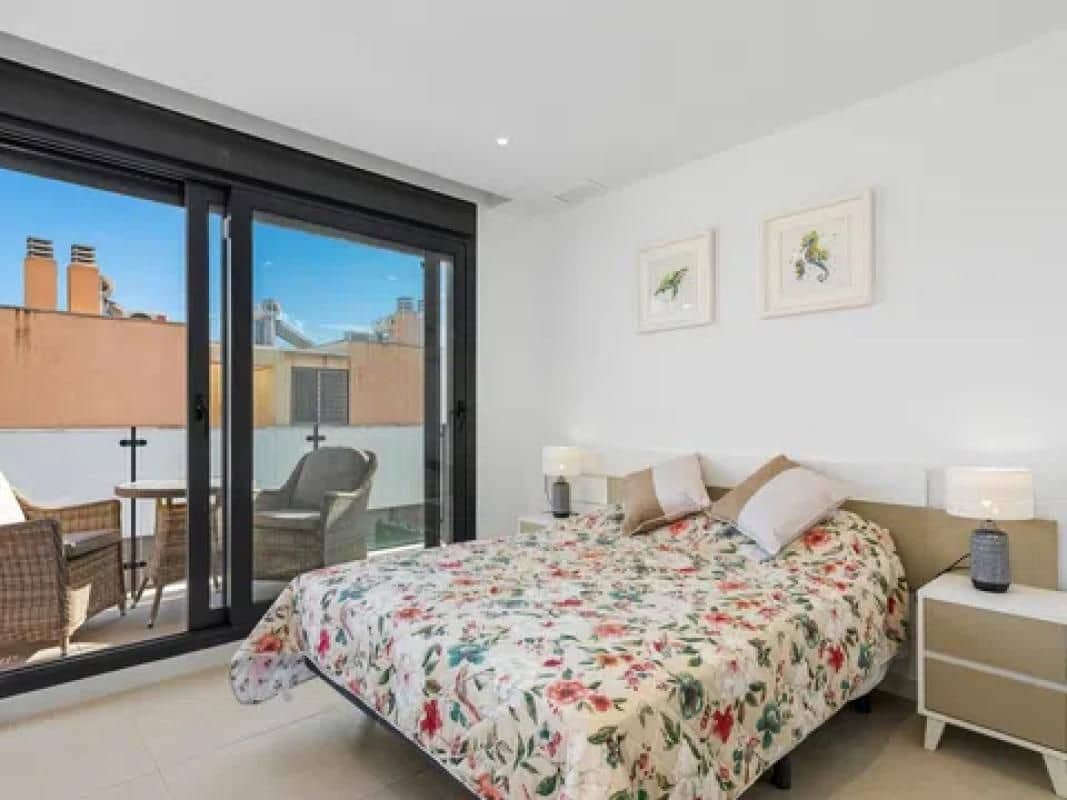 4 slaapkamer Rijtjeshuis te koop in Guardamar del Segura met zwembad - € 507.050 (Ref: 9648640)