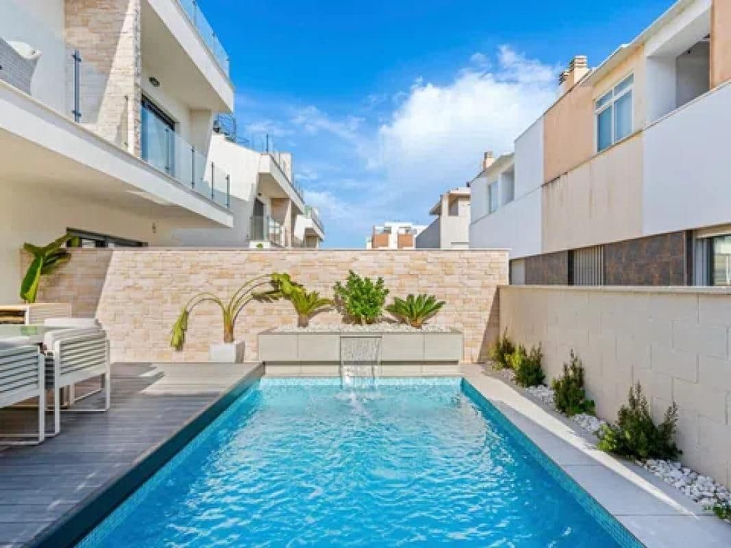 4 bedroom Terraced Villa for sale in Guardamar del Segura with pool - € 507,000 (Ref: 9648640)