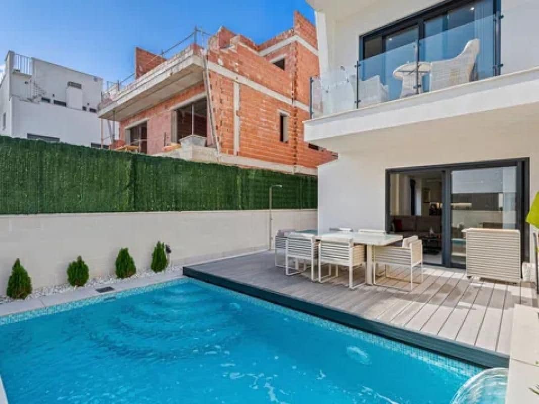 4 bedroom Terraced Villa for sale in Guardamar del Segura with pool - € 507,000 (Ref: 9648640)