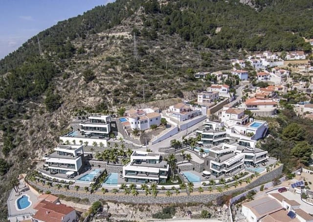 4 soveværelse Villa til salg i Calpe / Calp med swimmingpool - € 1.850.000 (Ref: 9648645)