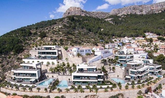 4 soveværelse Villa til salg i Calpe / Calp med swimmingpool - € 1.850.000 (Ref: 9648645)
