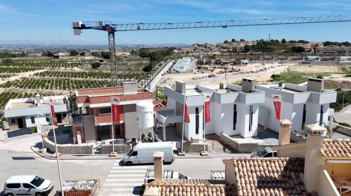 Adosado de 3 habitaciones en Algorfa en venta con piscina - 473.000 € (Ref: 9648673)