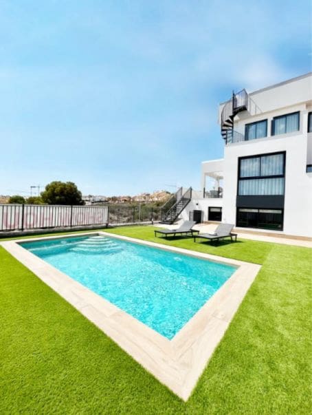 3 slaapkamer Rijtjeshuis te koop in Algorfa met zwembad - € 473.000 (Ref: 9648673)