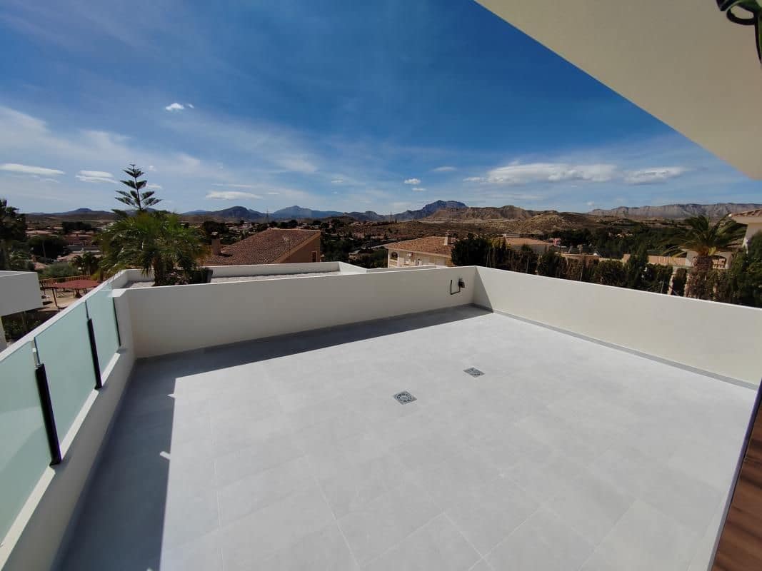 3 bedroom Villa for sale in Busot with pool - € 599,000 (Ref: 9648762)