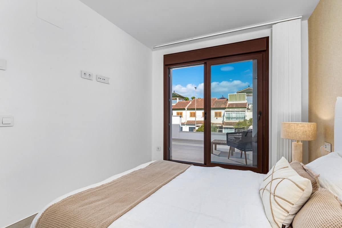 3 soveværelse Villa til salg i Pilar de la Horadada med swimmingpool - € 539.900 (Ref: 9648794)