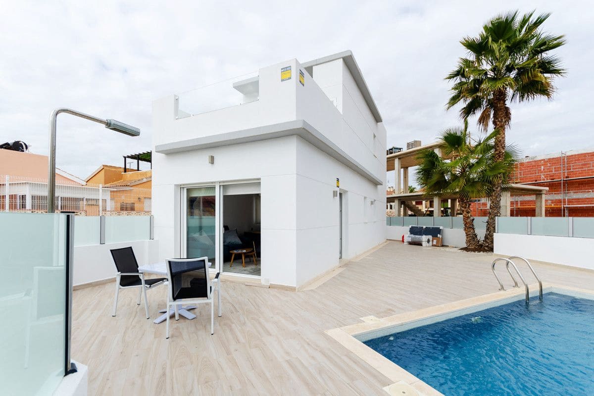 3 bedroom Villa for sale in El Limonar with pool - € 424,000 (Ref: 9648809)