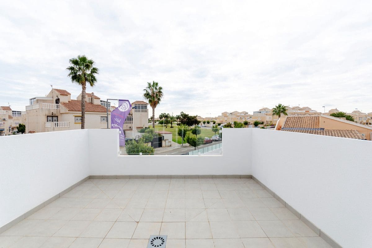 3 bedroom Villa for sale in El Limonar with pool - € 424,000 (Ref: 9648809)