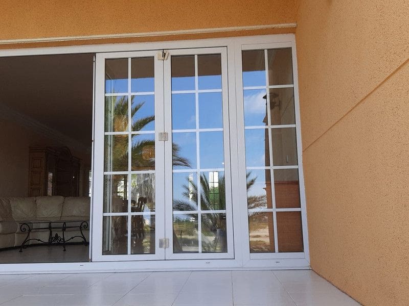 3 slaapkamer Villa te koop in La Manga del Mar Menor met zwembad garage - € 780.000 (Ref: 9648836)