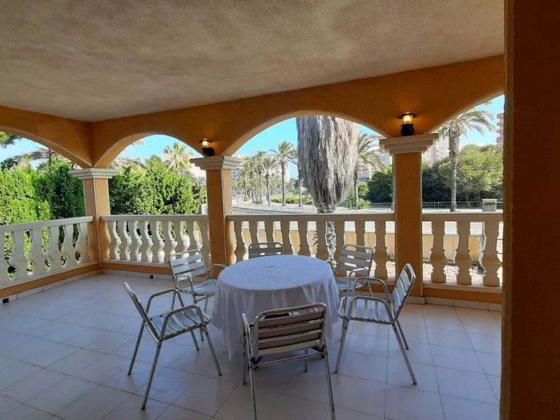 3 slaapkamer Villa te koop in La Manga del Mar Menor met zwembad garage - € 780.000 (Ref: 9648836)