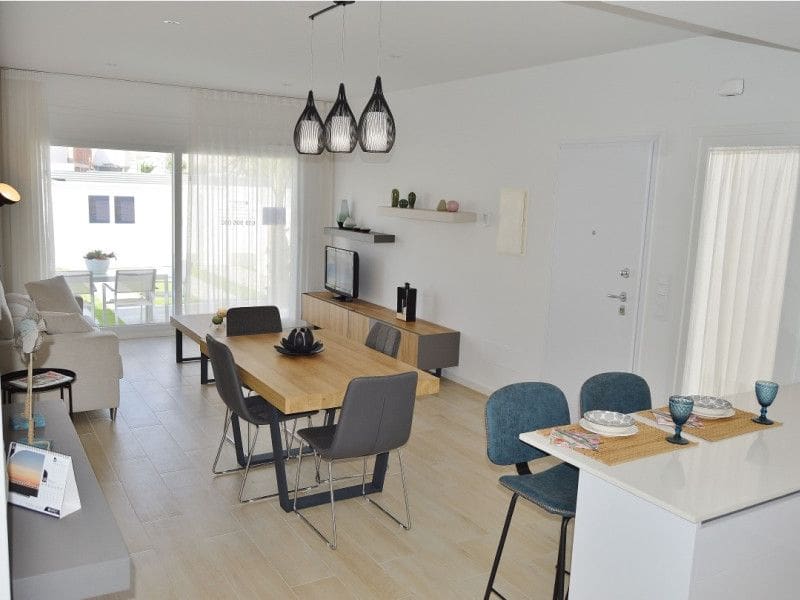 3 soverom Rekkehus til salgs i Avileses med svømmebasseng - € 289 900 (Ref: 9648841)