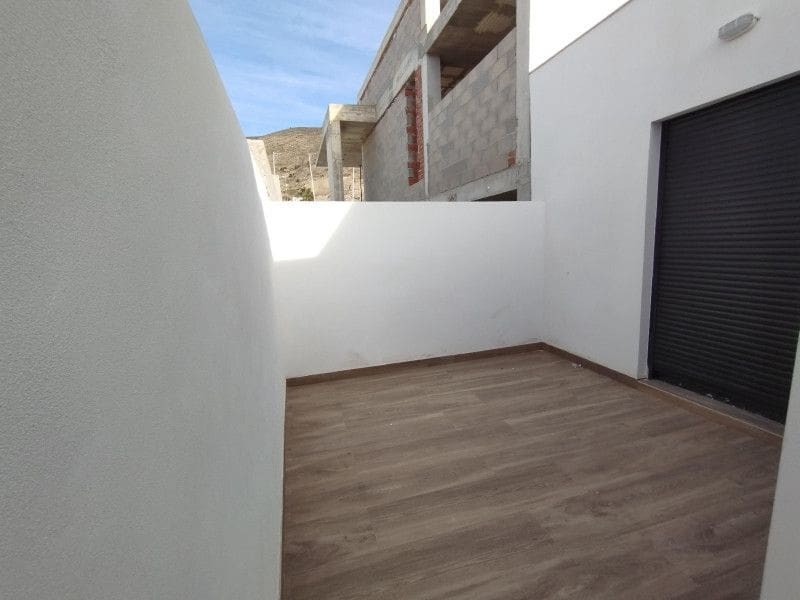 5 bedroom Villa for sale in Fortuna with pool - € 295,000 (Ref: 9648851)