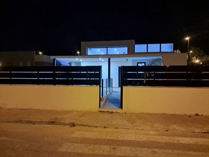 5 bedroom Villa for sale in Fortuna with pool - € 295,000 (Ref: 9648851)