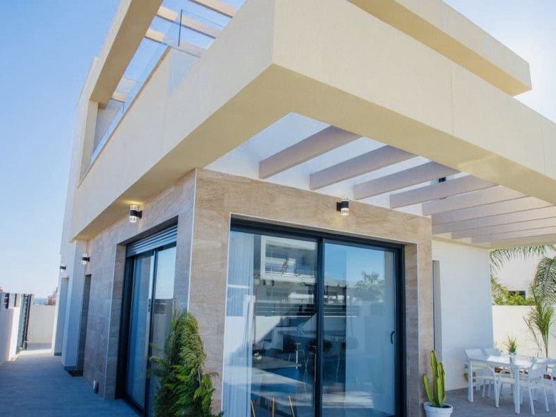 3 soveværelse Villa til salg i Los Montesinos med swimmingpool - € 439.900 (Ref: 9648880)