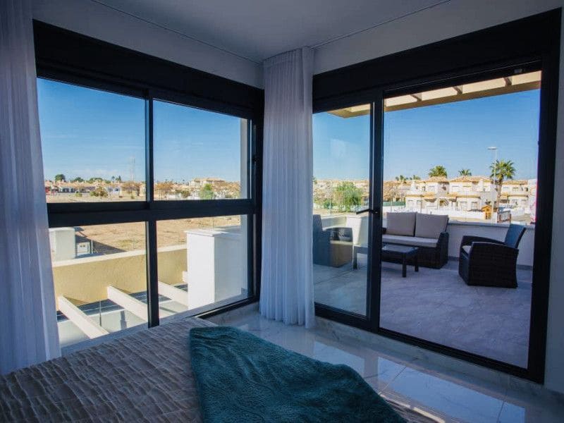 3 soveværelse Villa til salg i Los Montesinos med swimmingpool - € 439.900 (Ref: 9648880)