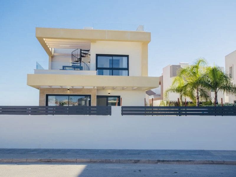 3 soveværelse Villa til salg i Los Montesinos med swimmingpool - € 439.900 (Ref: 9648880)