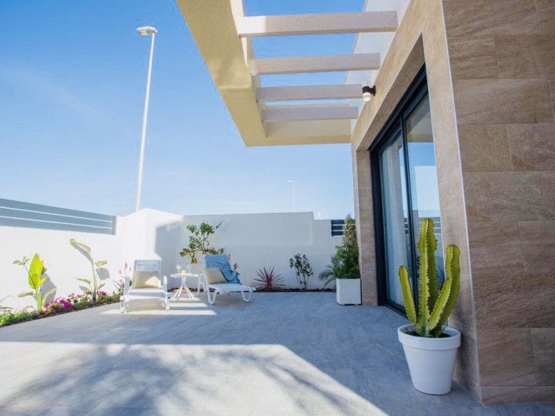 3 soveværelse Villa til salg i Los Montesinos med swimmingpool - € 439.900 (Ref: 9648880)