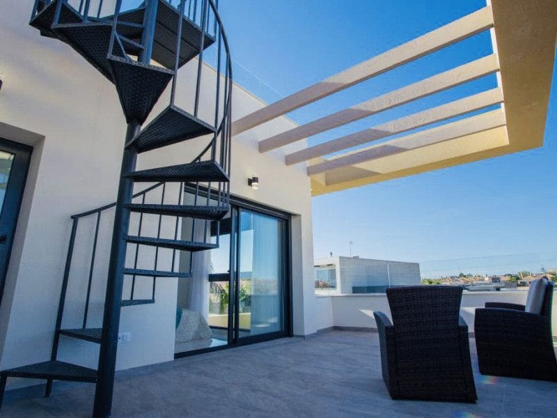 3 soveværelse Villa til salg i Los Montesinos med swimmingpool - € 439.900 (Ref: 9648880)