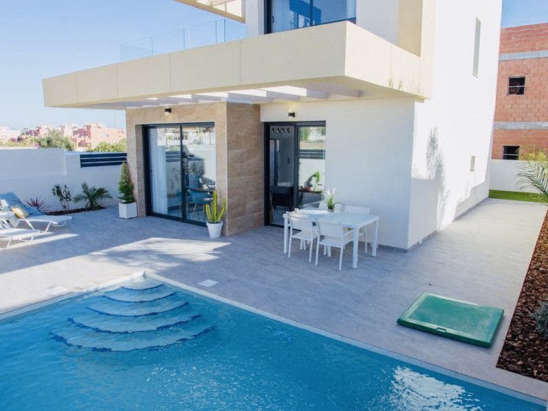 3 soveværelse Villa til salg i Los Montesinos med swimmingpool - € 439.900 (Ref: 9648880)